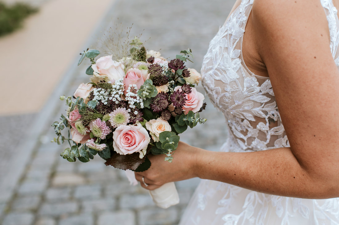 Hochzeitsfotograf Berlin, Hochzeitsfotografie, Braut, Hochzeitskleid, Hochzeitsblumen, Corona Hochzeit